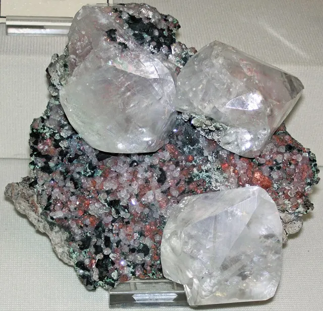 Photo: James St. John, CC BY 2.0 Calcite crystals with native copper and silver, Upper Peninsula