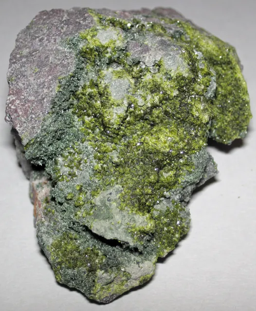 Photo: James St. John, CC BY 2.0 Epidote-lined vug in basalt, Portage Lake Volcanics, Centennial Mine, Keweenaw Peninsula