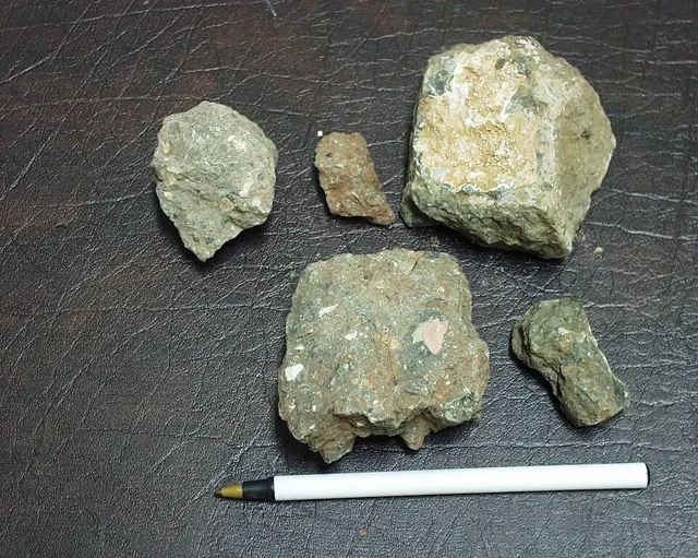 Photo: John F. Green, CC BY-SA 3.0 Kimberlite, Lake Ellen outcrop, Upper Peninsula (no diamond shown)
